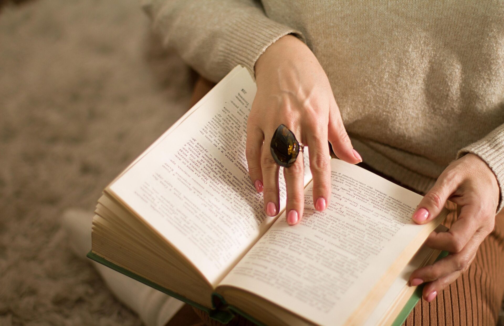 woman-reading